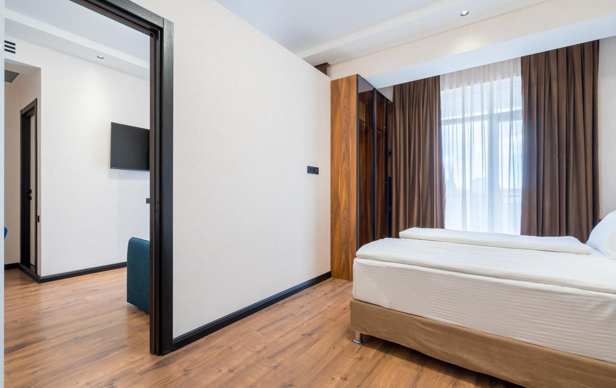 Olympus Hotel By Umbrella Tbilisi Exterior foto